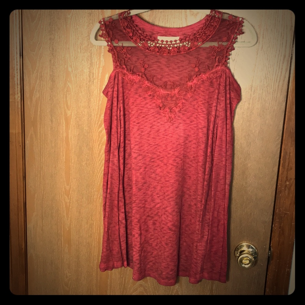 Dress shirt. Peep shoulder